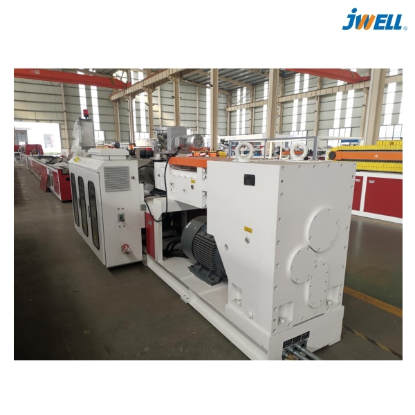 Bikaranîna Extrusion Blow Molding